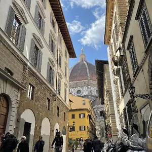Leonardo Apartment